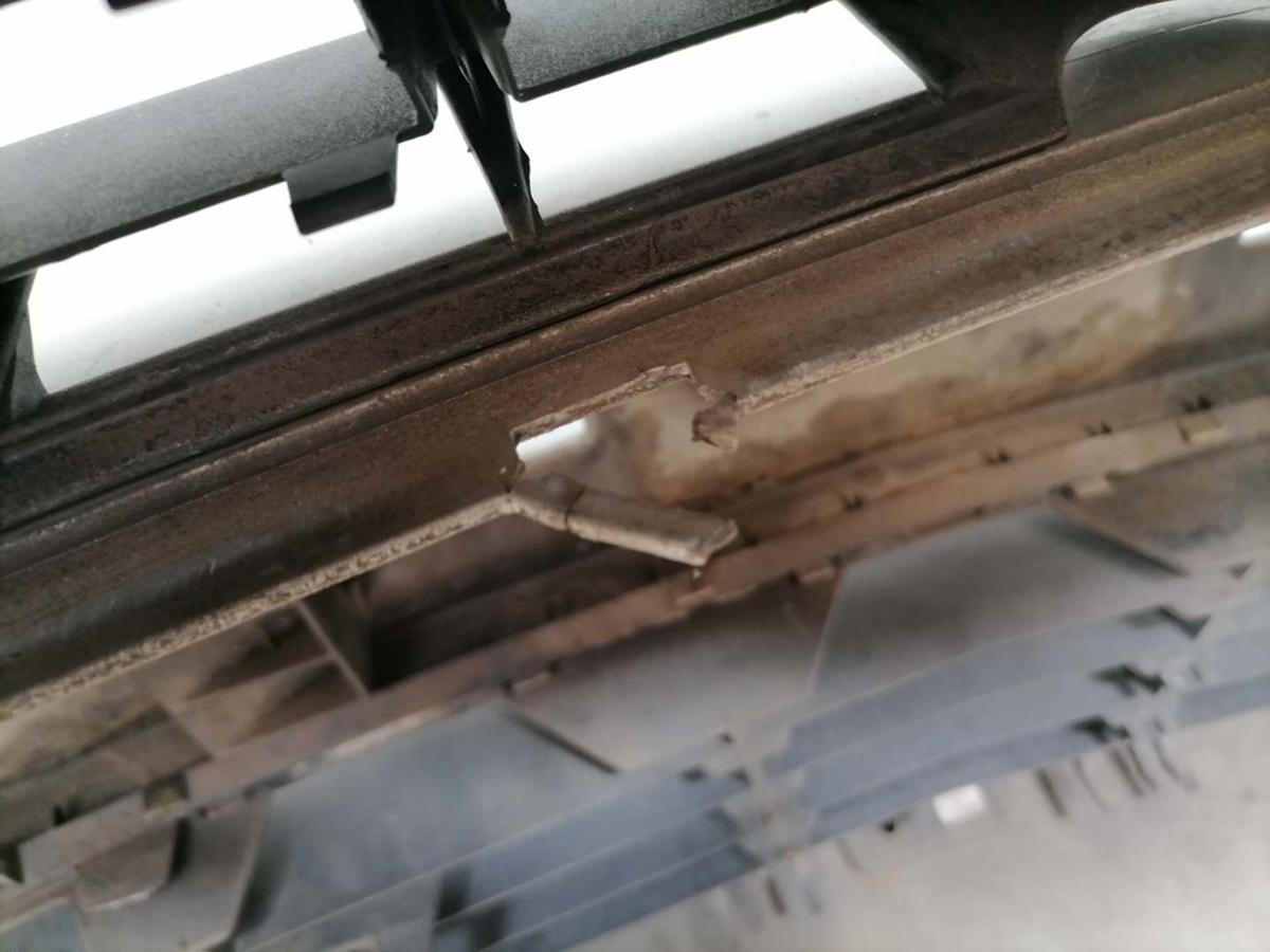 Opel Astra H original Stoßstange Stossfänger vorn Z157 Starsilber Bj.2004